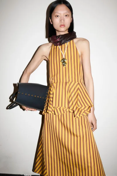 Look 17